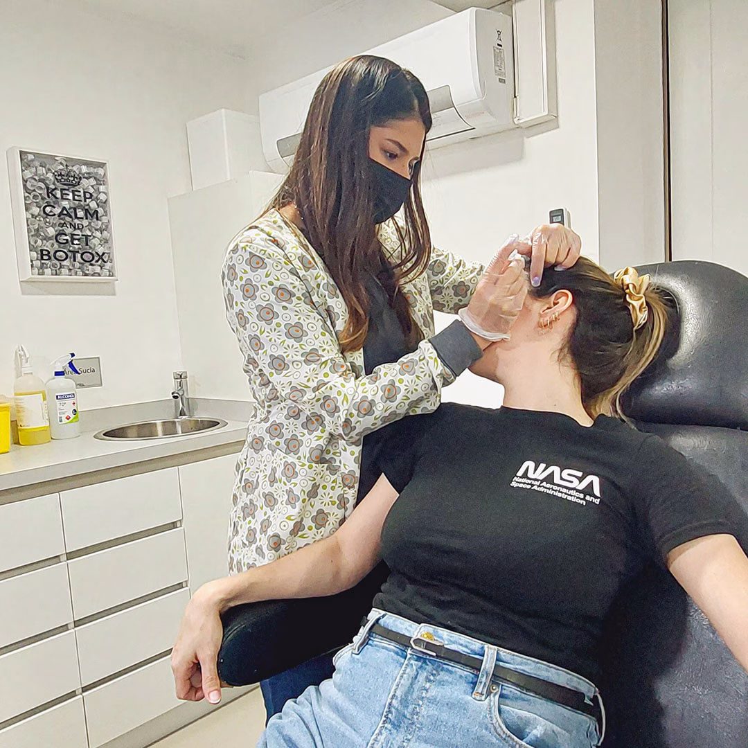 Aplicación de toxina botulínica en Clinica Agreda